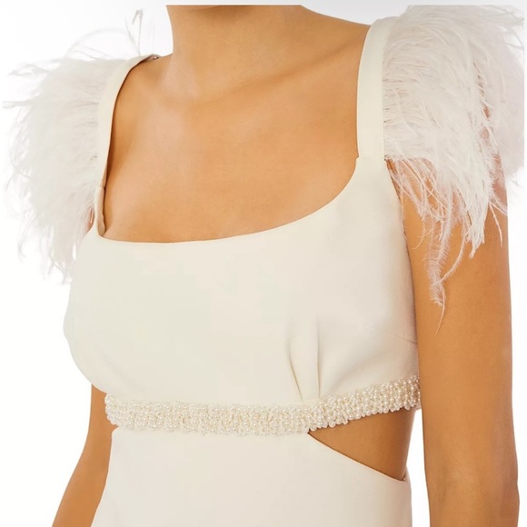 Taliah Gown in White - Picture 4 of 6